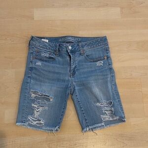 American Eagle Outfitters Women's Skinny Bermuda Distressed Jean Shorts Size 6